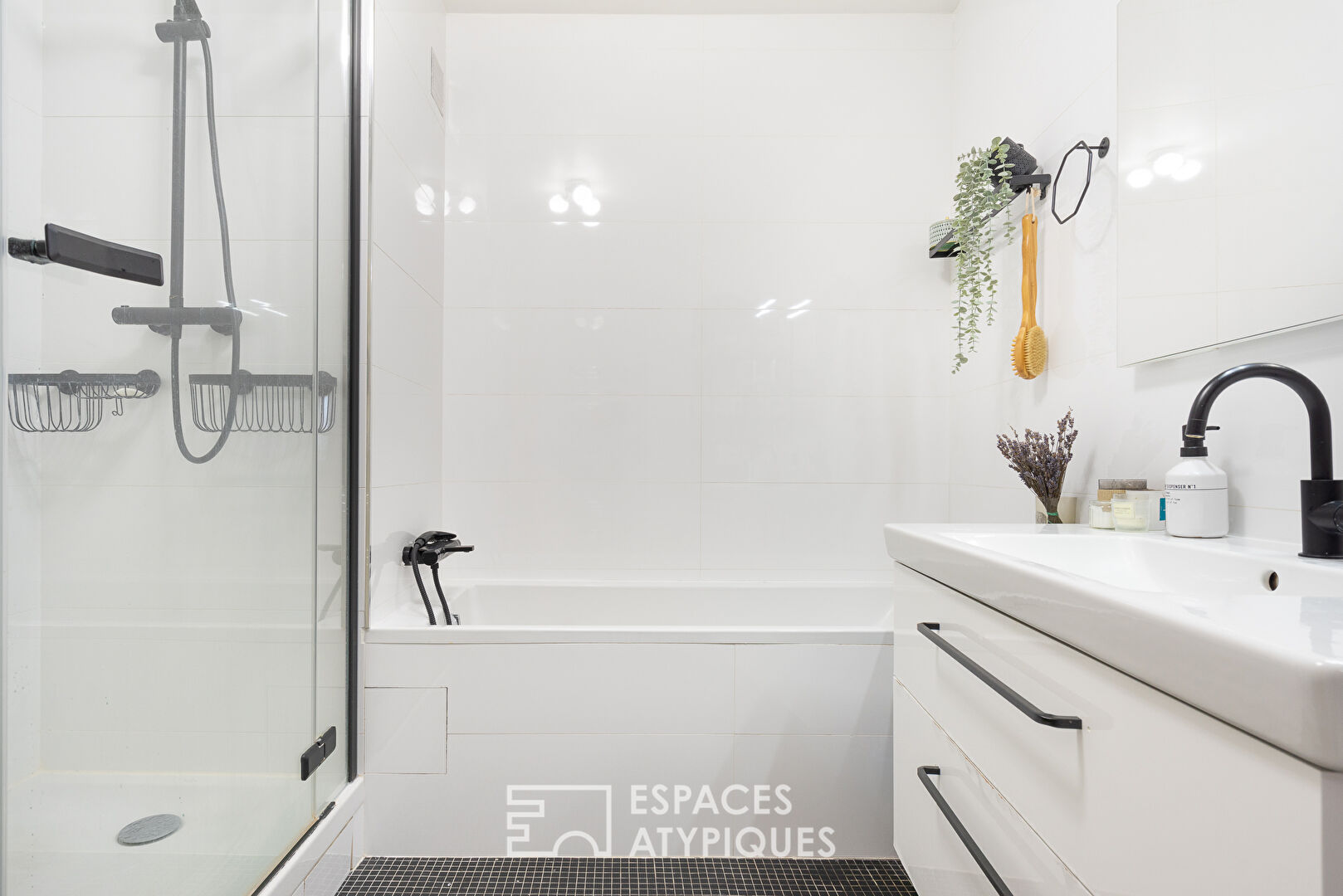 Architect’s apartment with balcony and panoramic view of Parc Montsouris