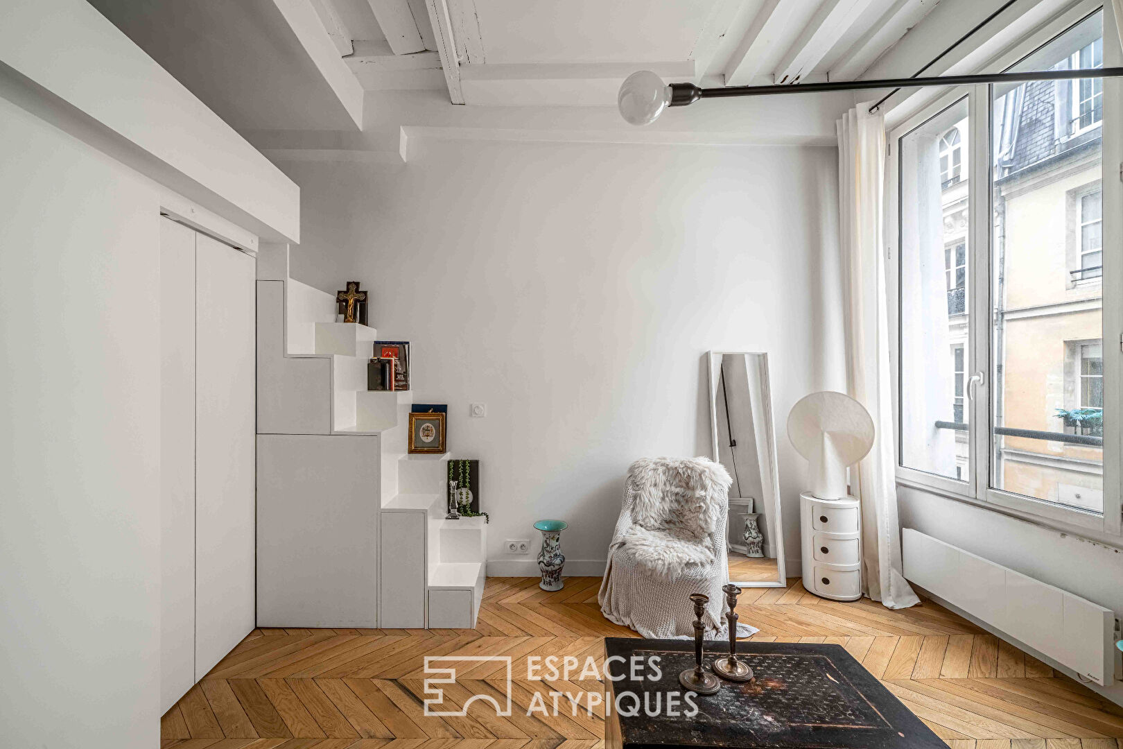 Carré des Antiquaires – Studio renovated by architect