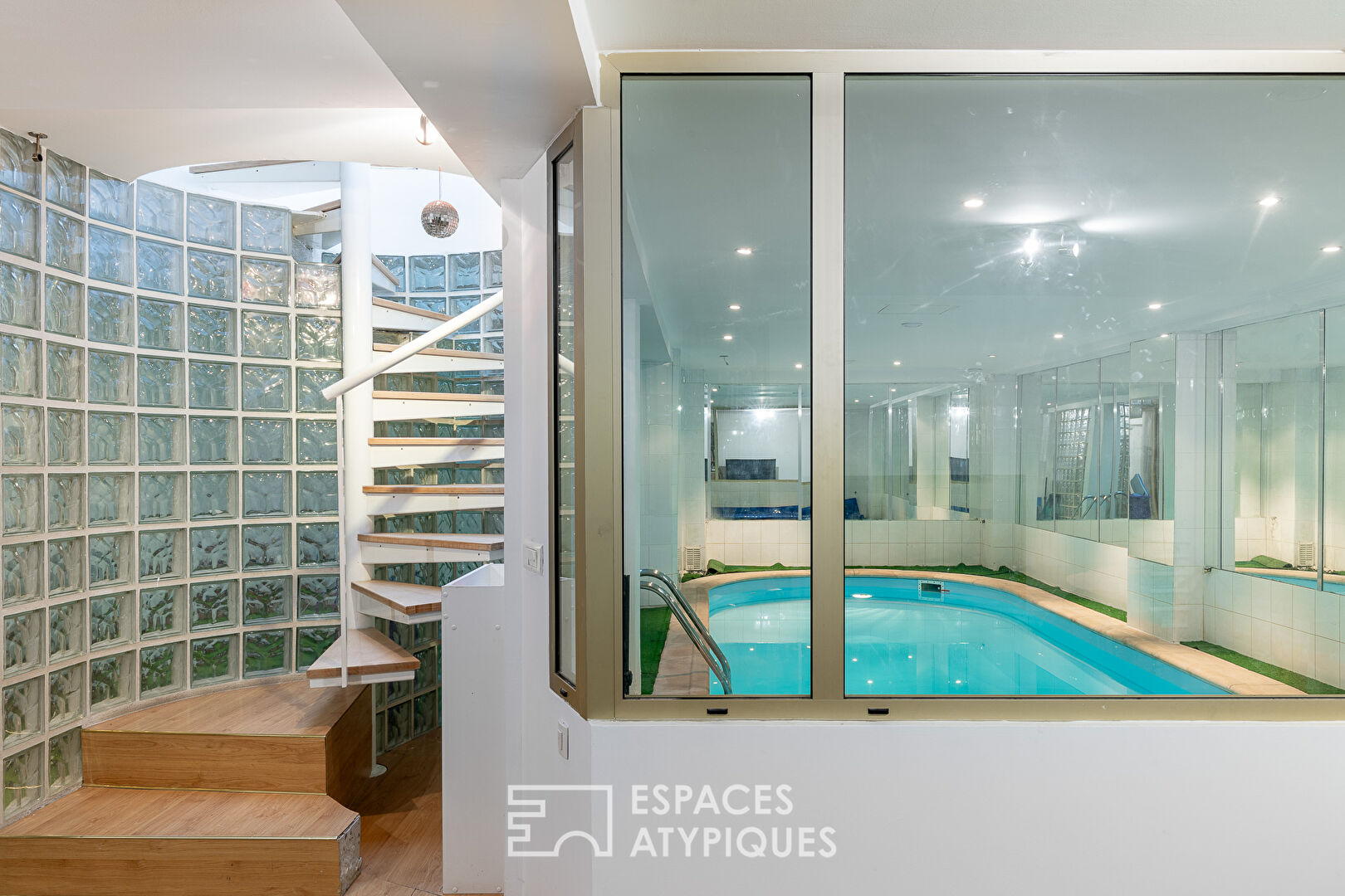 Loft in an old photo studio with terraces and a swimming pool