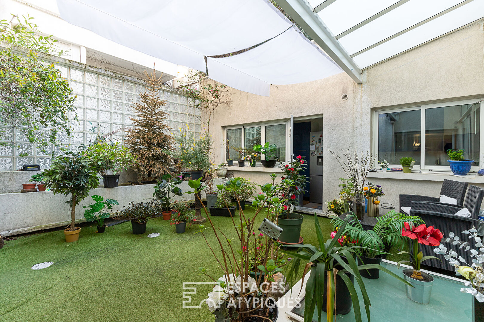 Loft in an old photo studio with terraces and a swimming pool