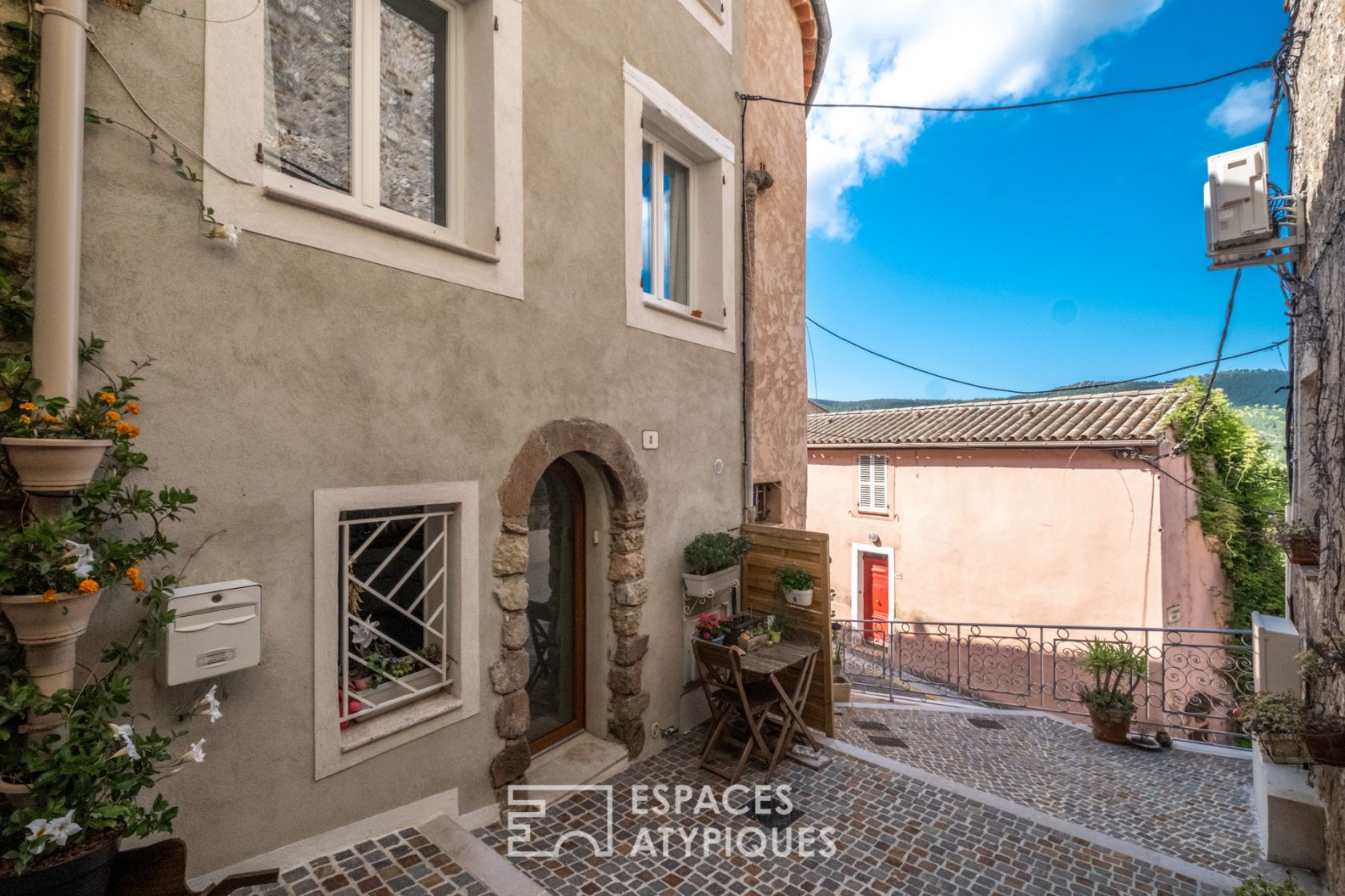 Maison de village atypique avec vue panoramique