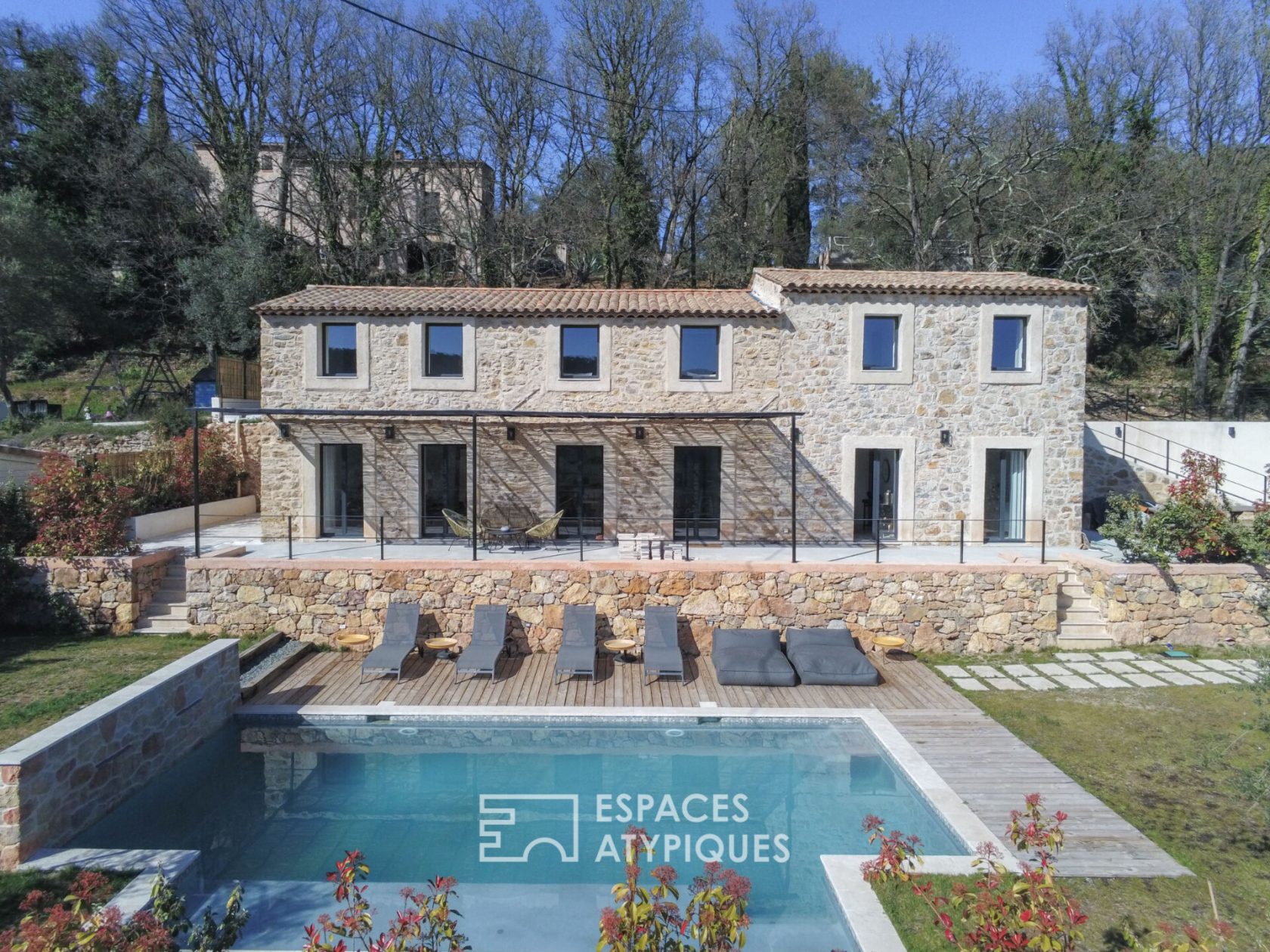 Exceptional stone house with a dominant view