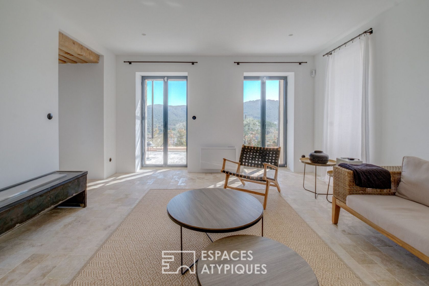 Exceptional stone house with a dominant view