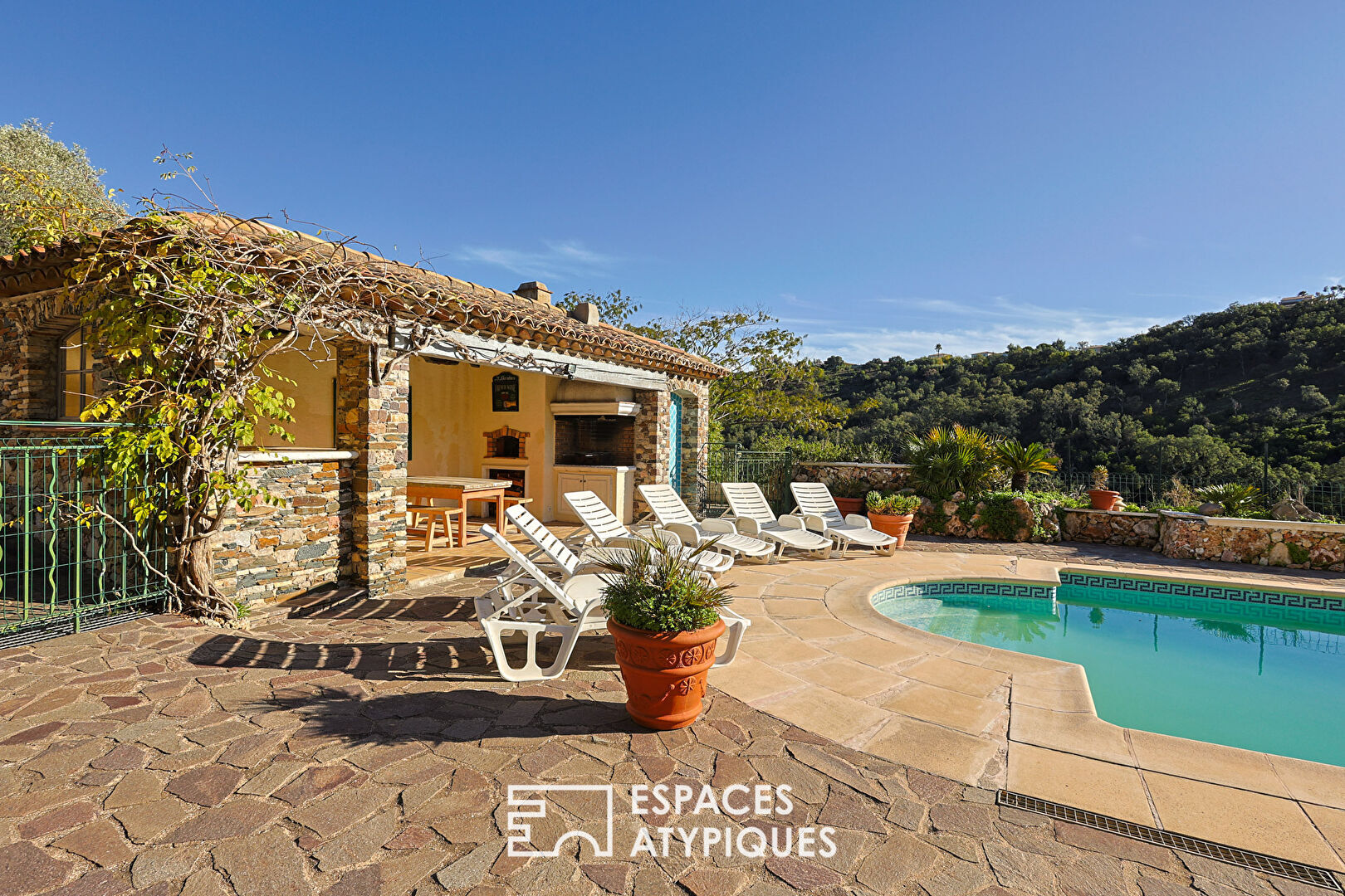Maison familiale avec piscine et pool house