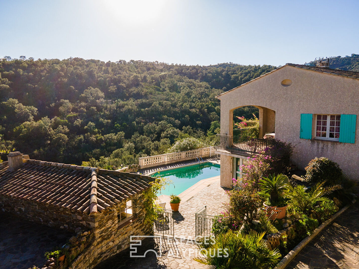 Maison familiale avec piscine et pool house