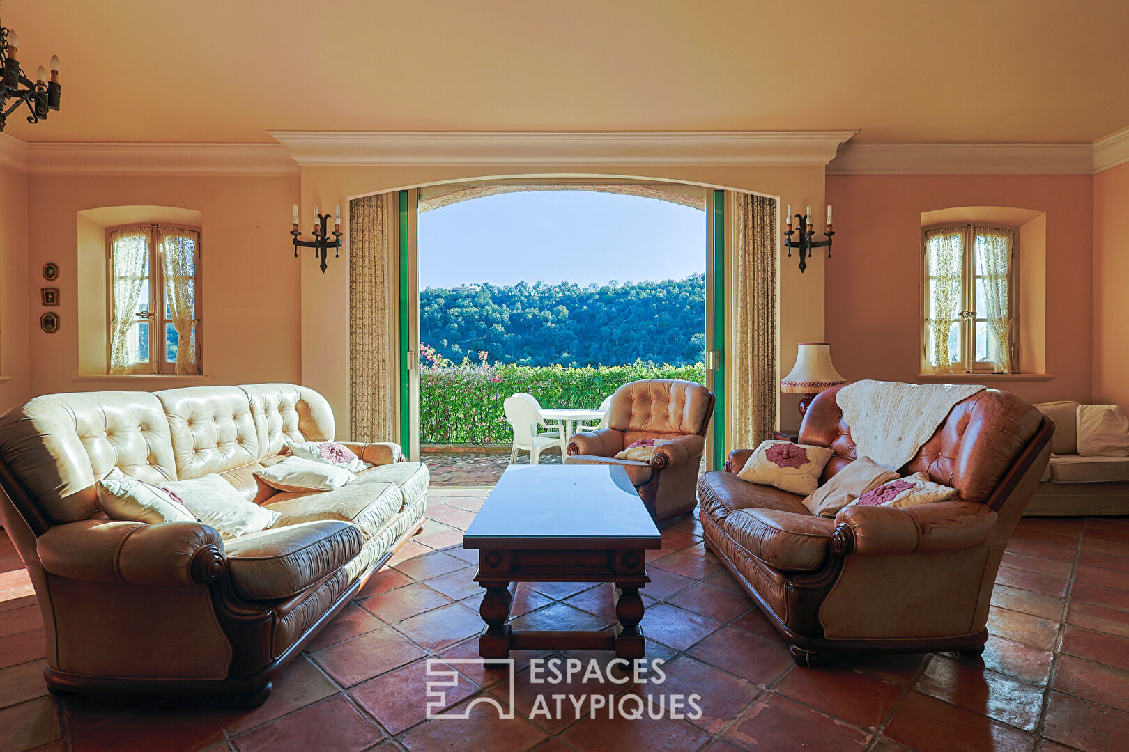 Maison familiale avec piscine et pool house