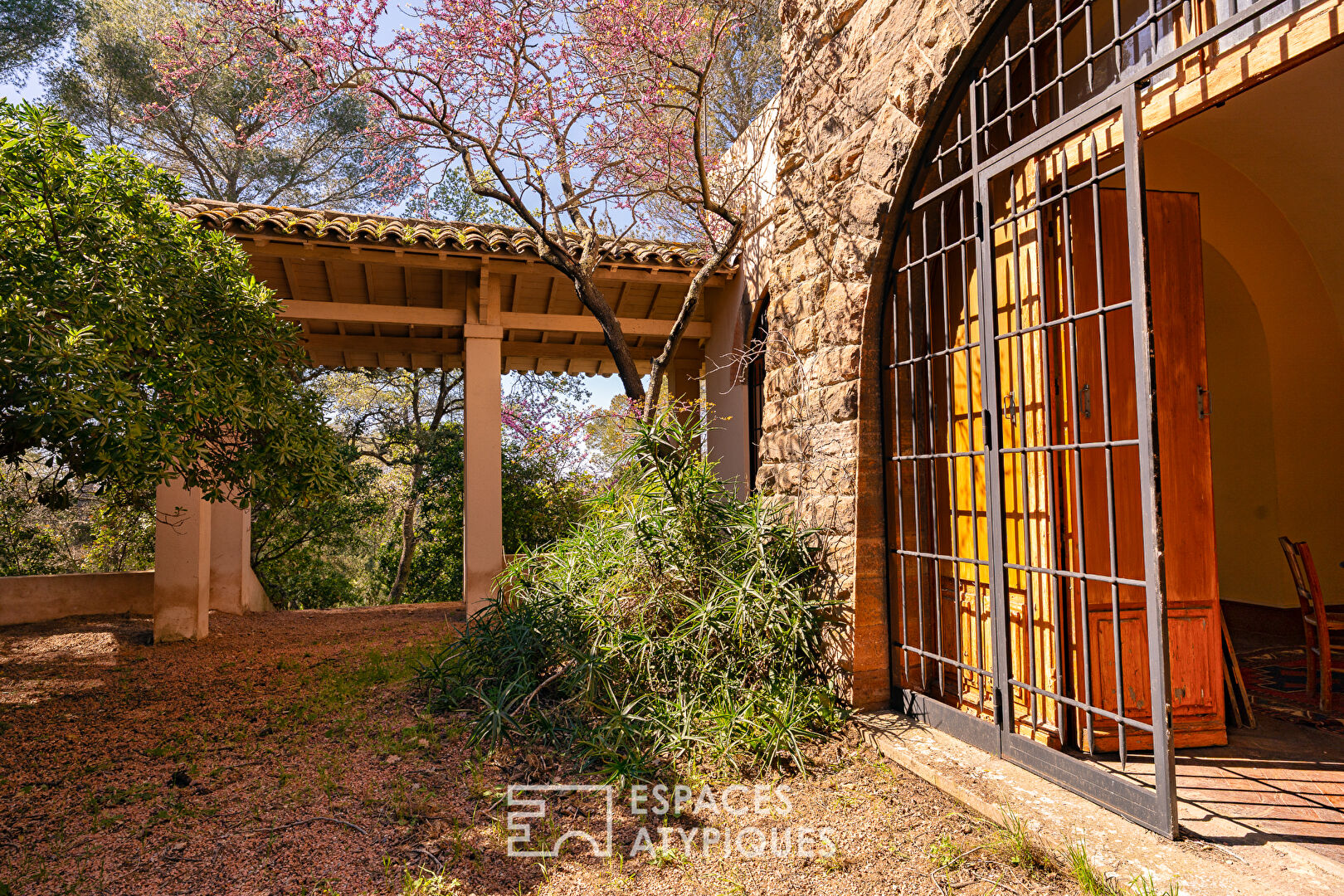 19th century watchtower in the heart of an 11 hectare estate