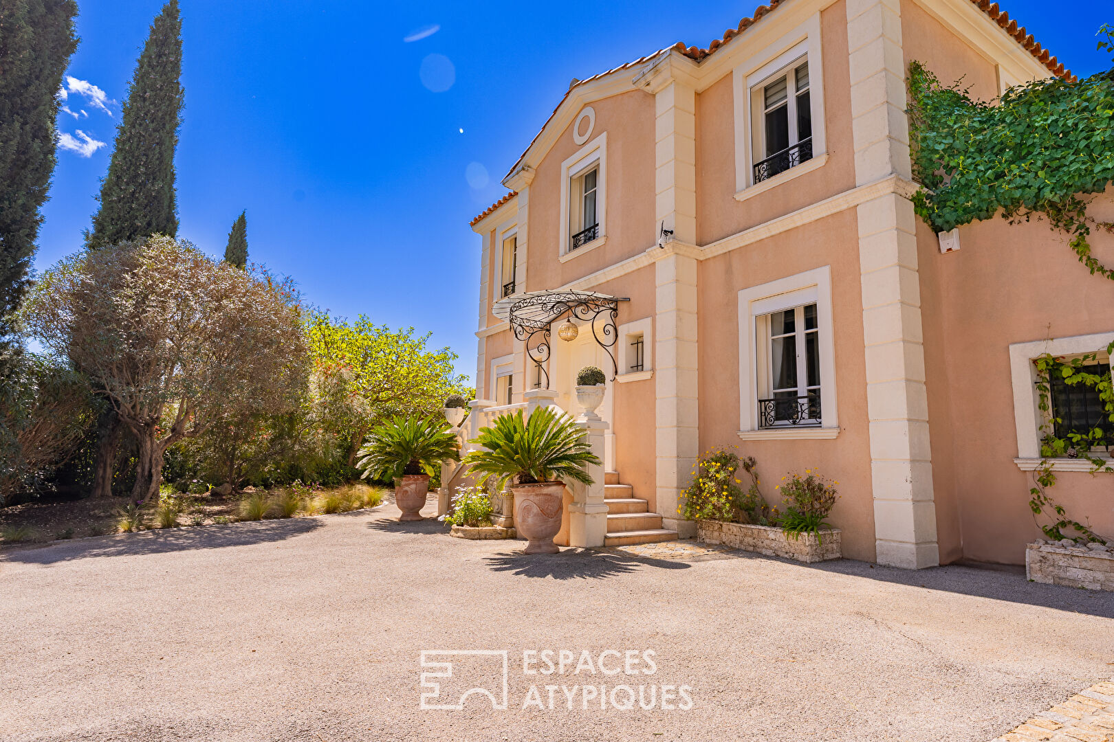 A revisited mansion, combining classical heritage and contemporary lifestyle