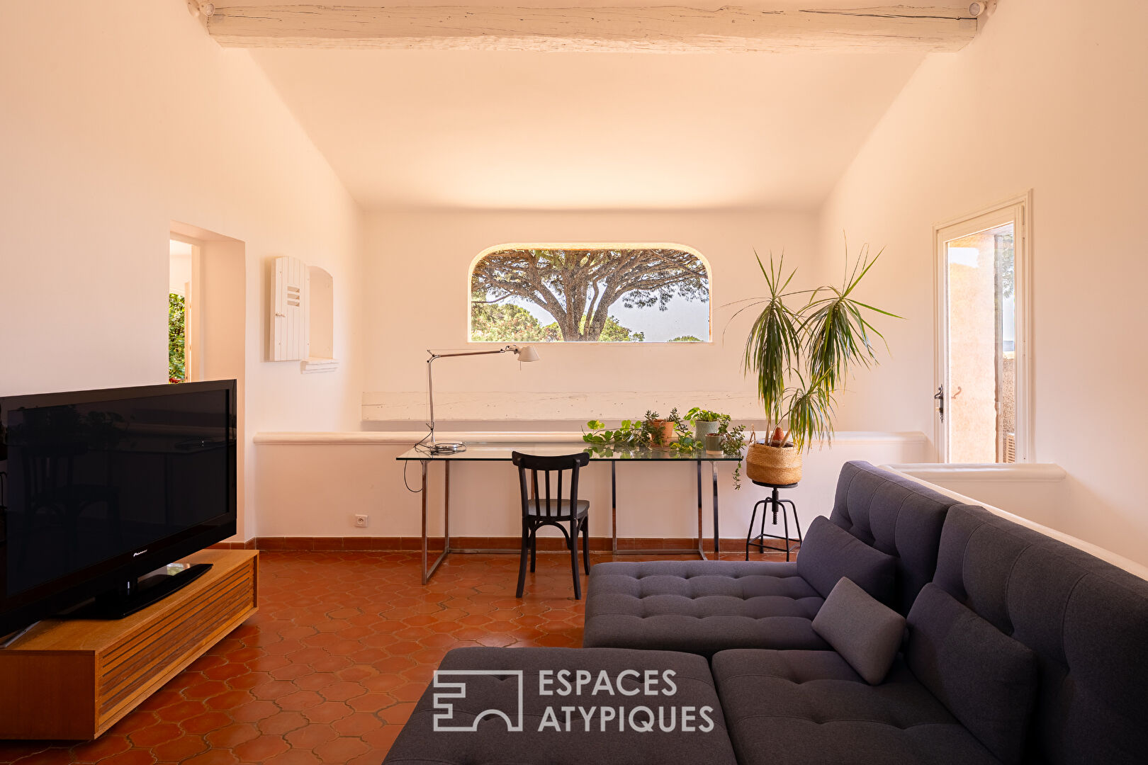 Villa d’Architecte avec aperçu Mer dans un Domaine Privé et Sécurisé