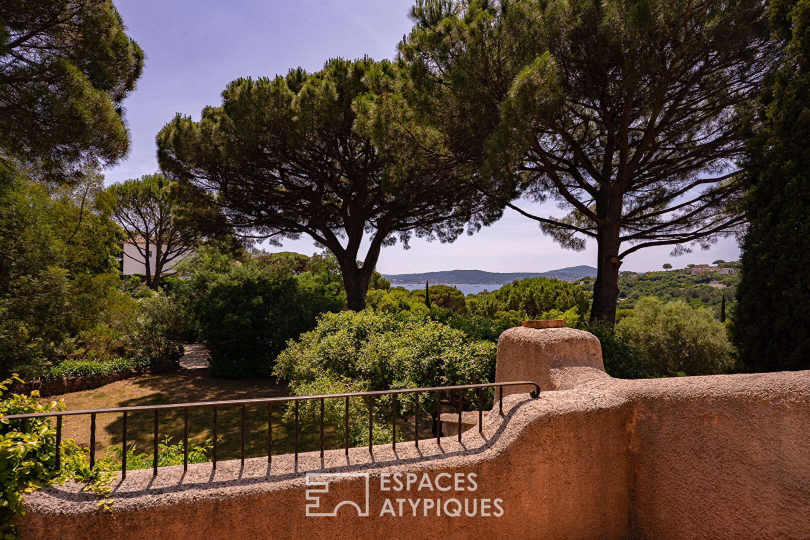 Villa d’Architecte avec aperçu Mer dans un Domaine Privé et Sécurisé