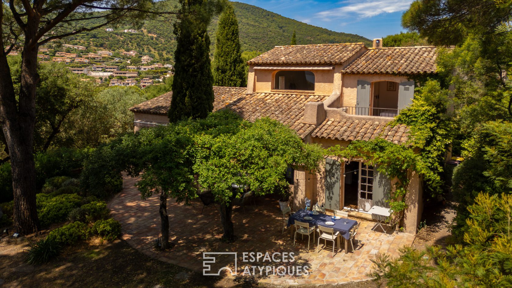Villa d’Architecte avec aperçu Mer dans un Domaine Privé et Sécurisé