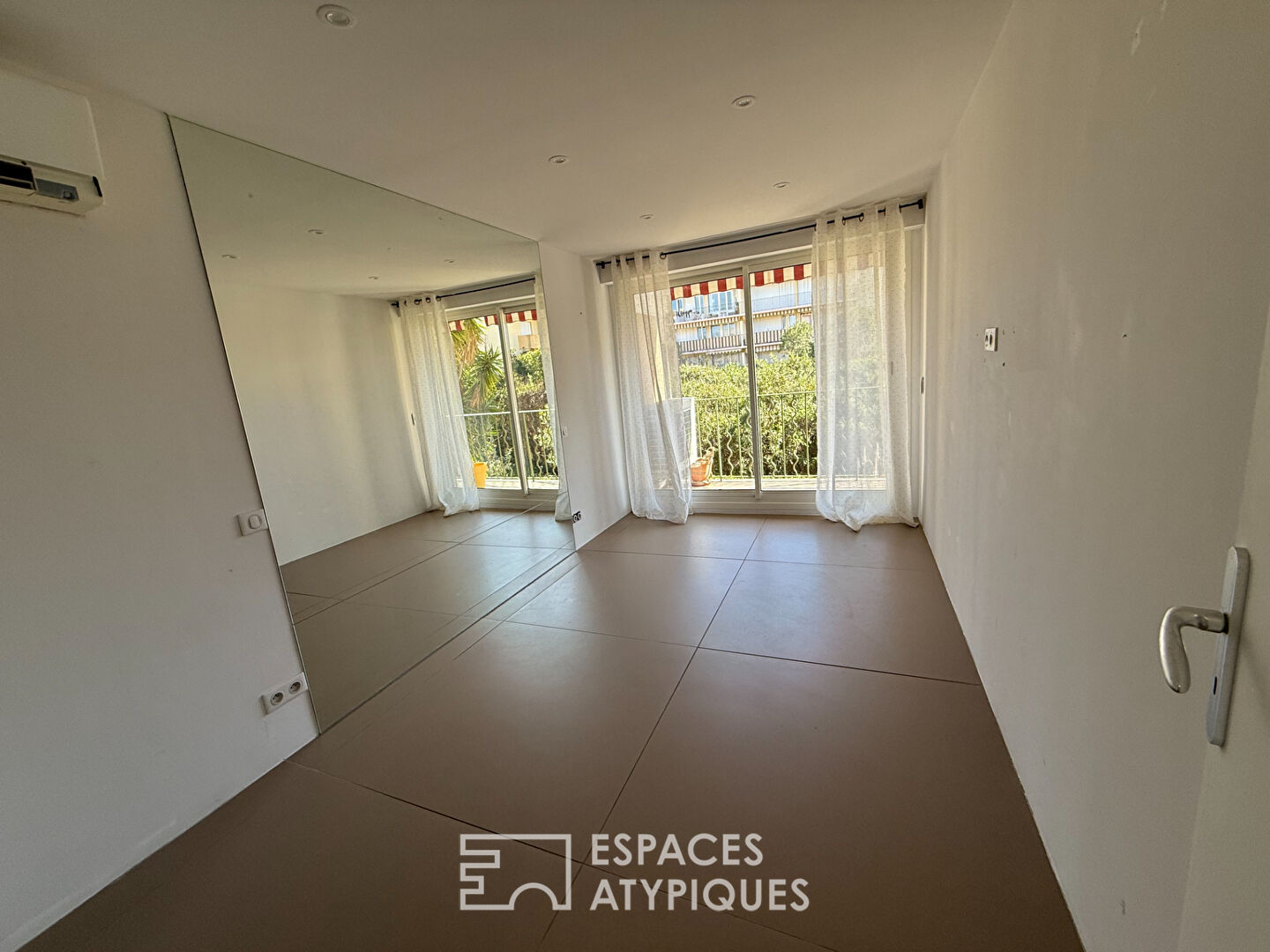 Appartement avec balcon et garage à proximité du centre ville