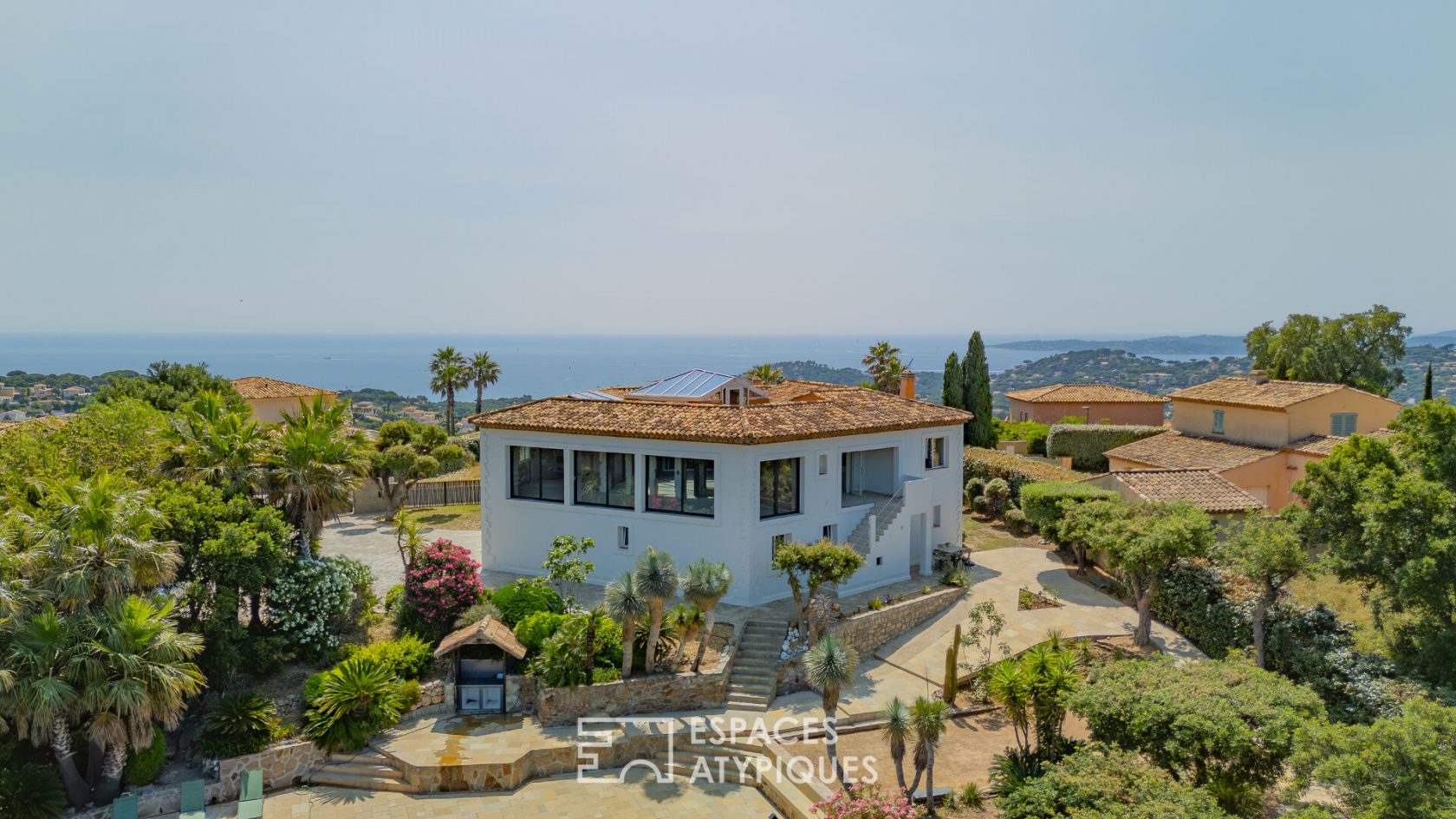 Villa contemporaine vue mer et golf