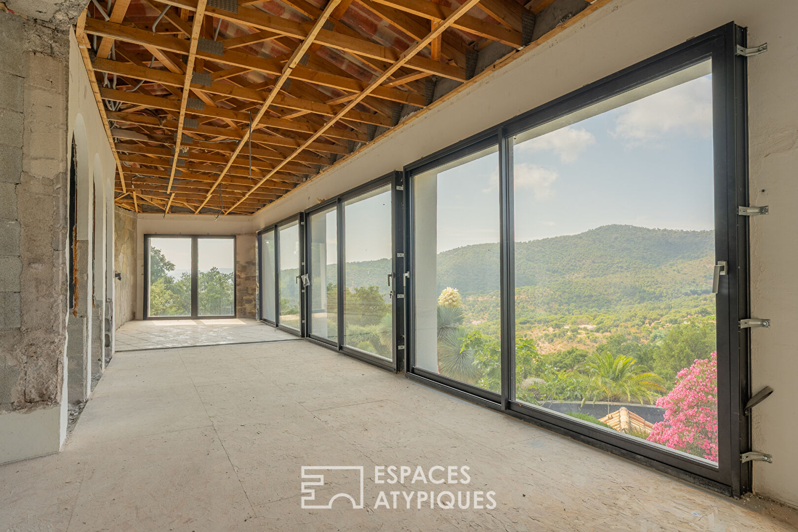 Villa contemporaine vue mer et golf