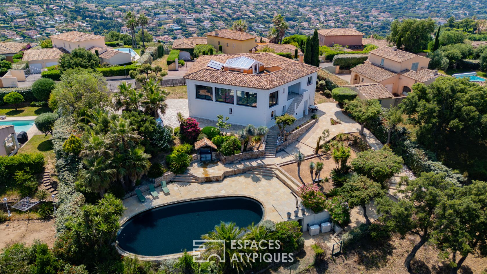 Villa contemporaine vue mer et golf