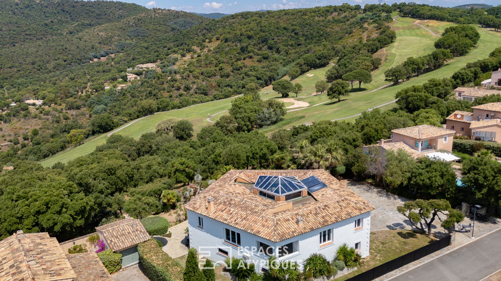 Villa contemporaine vue mer et golf