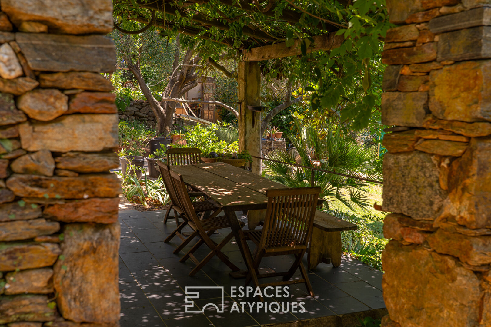 Propriété de charme, magnanerie et ancienne bergerie au coeur des Maures