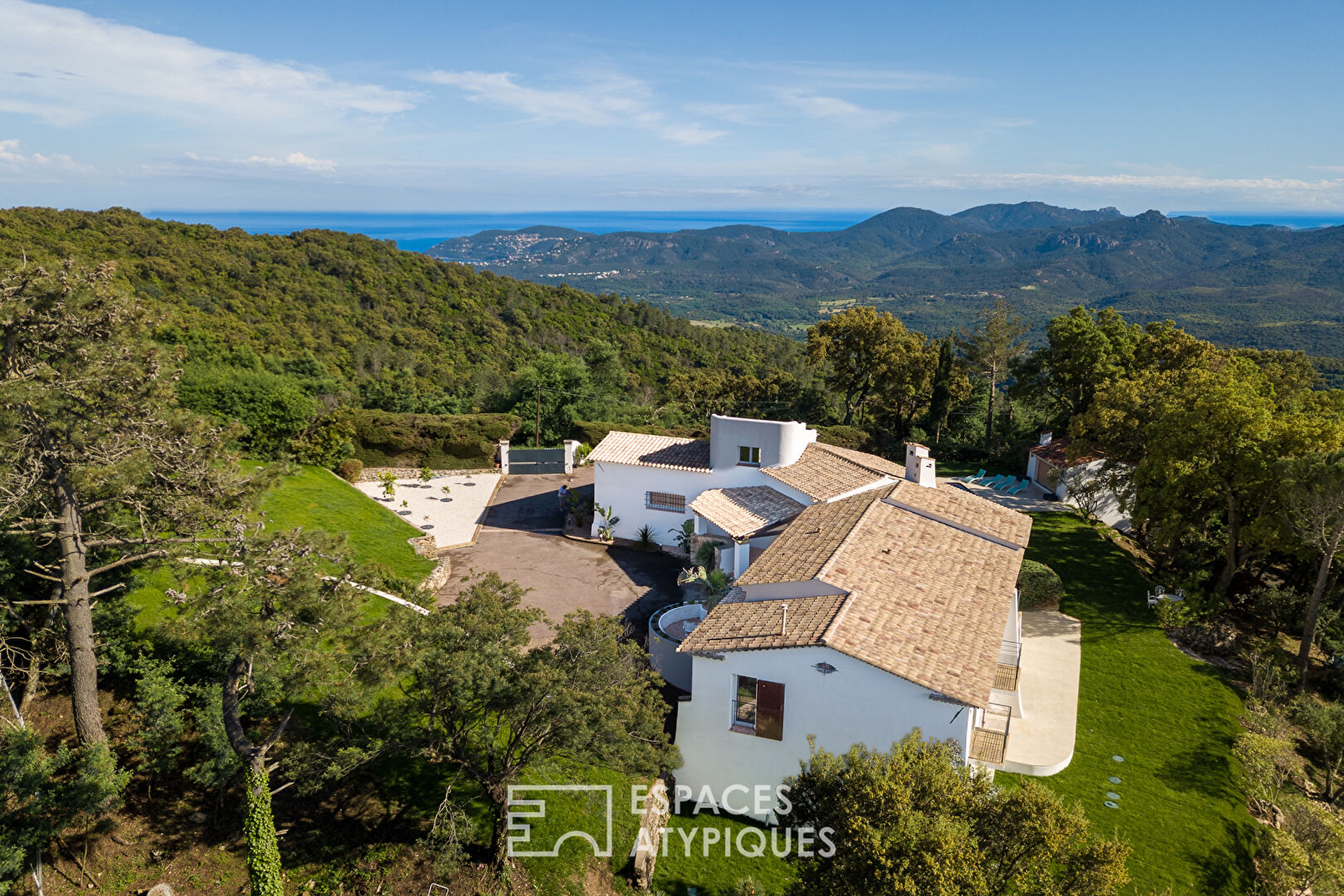 Prestigious villa, panoramic sea and pre-Alps view
