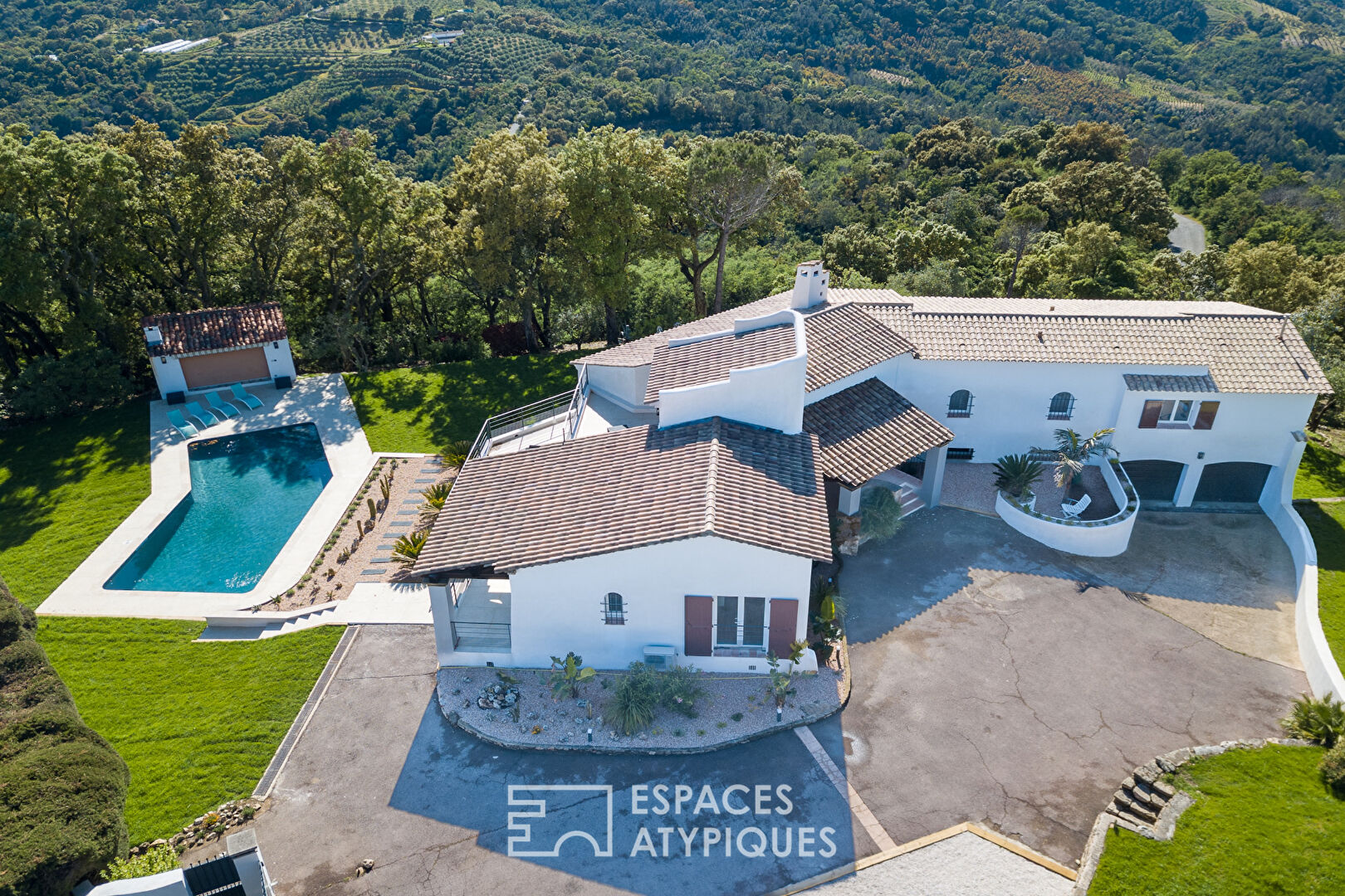 Prestigious villa, panoramic sea and pre-Alps view