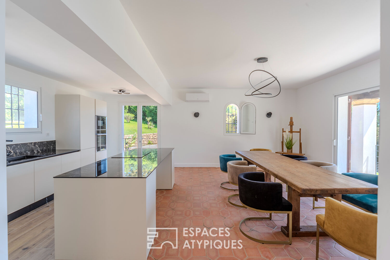 Prestigious villa, panoramic sea and pre-Alps view