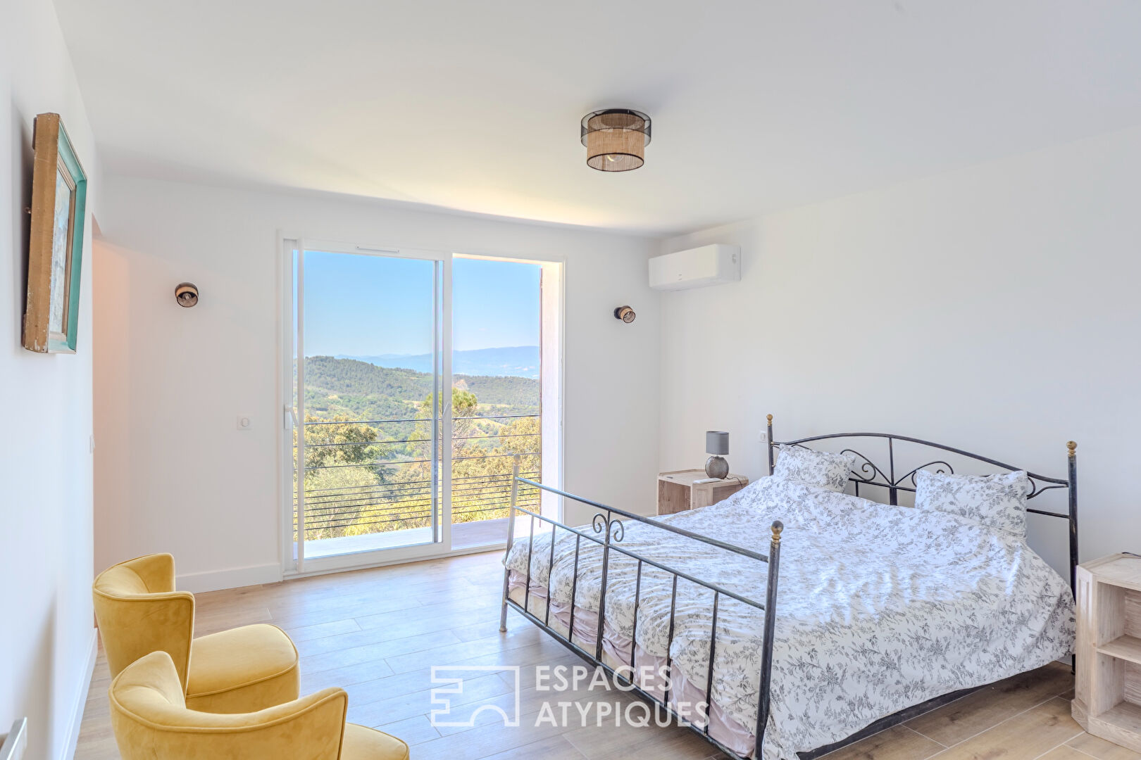 Prestigious villa, panoramic sea and pre-Alps view