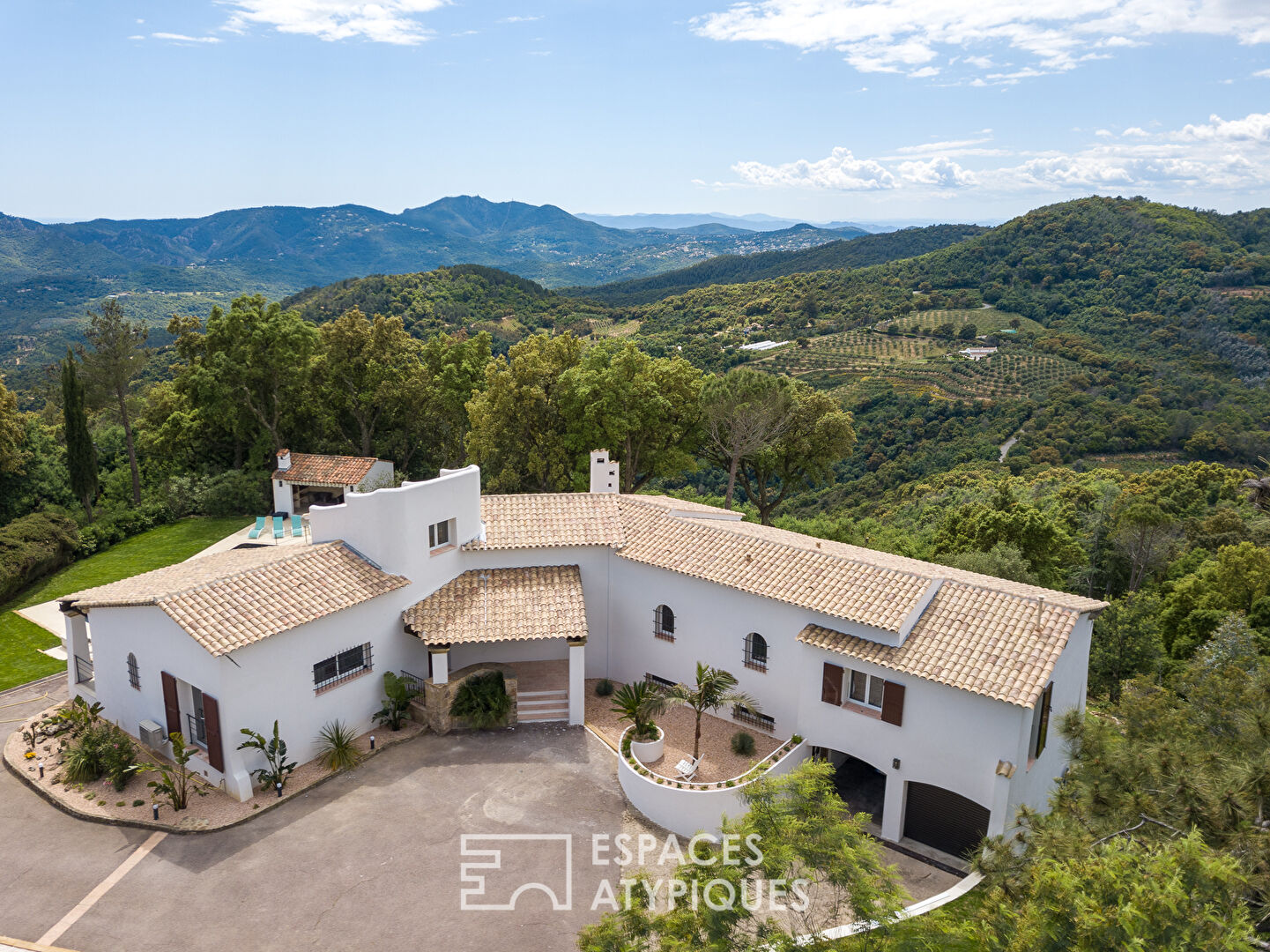 Prestigious villa, panoramic sea and pre-Alps view