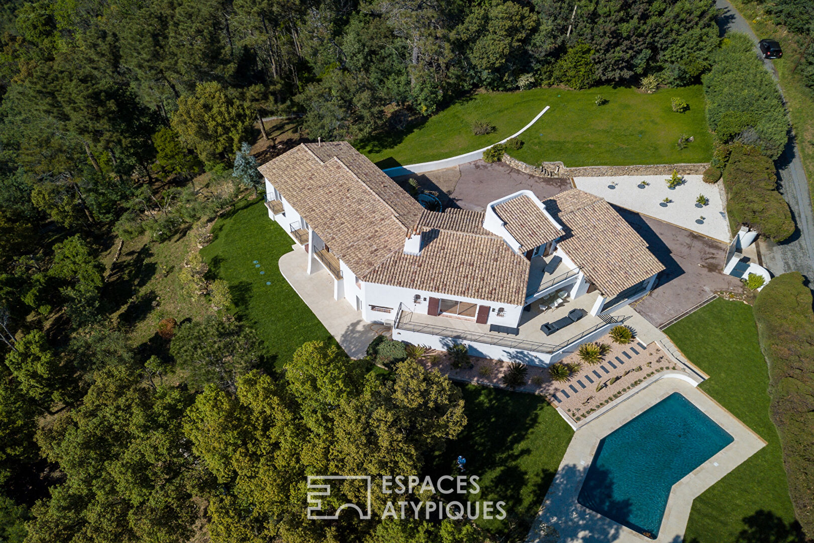 Prestigious villa, panoramic sea and pre-Alps view