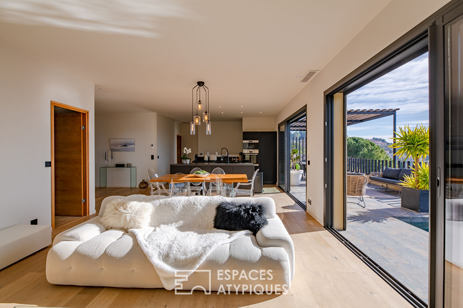 Villa contemporaine avec piscine et vue imprenable