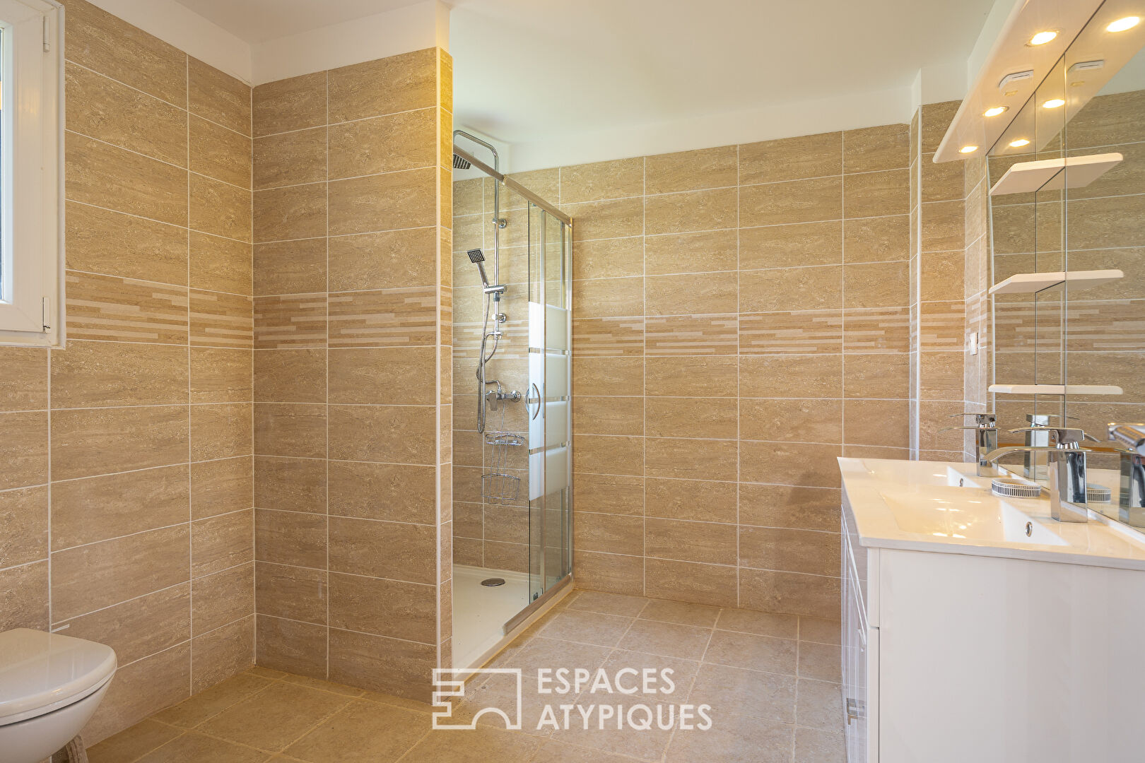 Contemporary villa with three apartments and swimming pool, close to the sea
