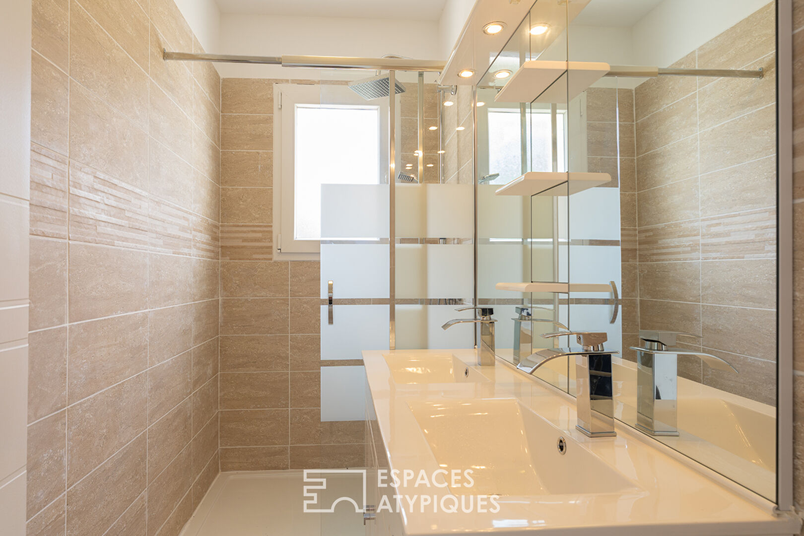 Contemporary villa with three apartments and swimming pool, close to the sea