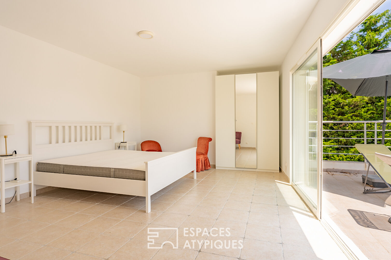 Contemporary villa with three apartments and swimming pool, close to the sea