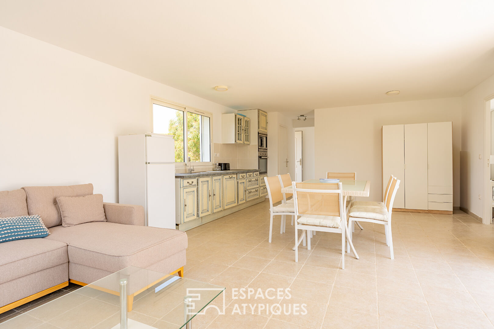 Contemporary villa with three apartments and swimming pool, close to the sea