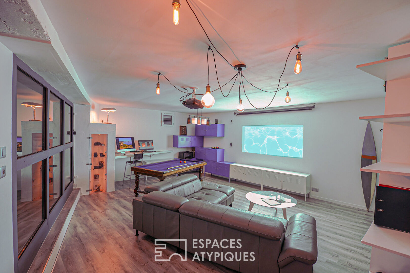 Contemporary loft with swimming pool and beach within walking distance