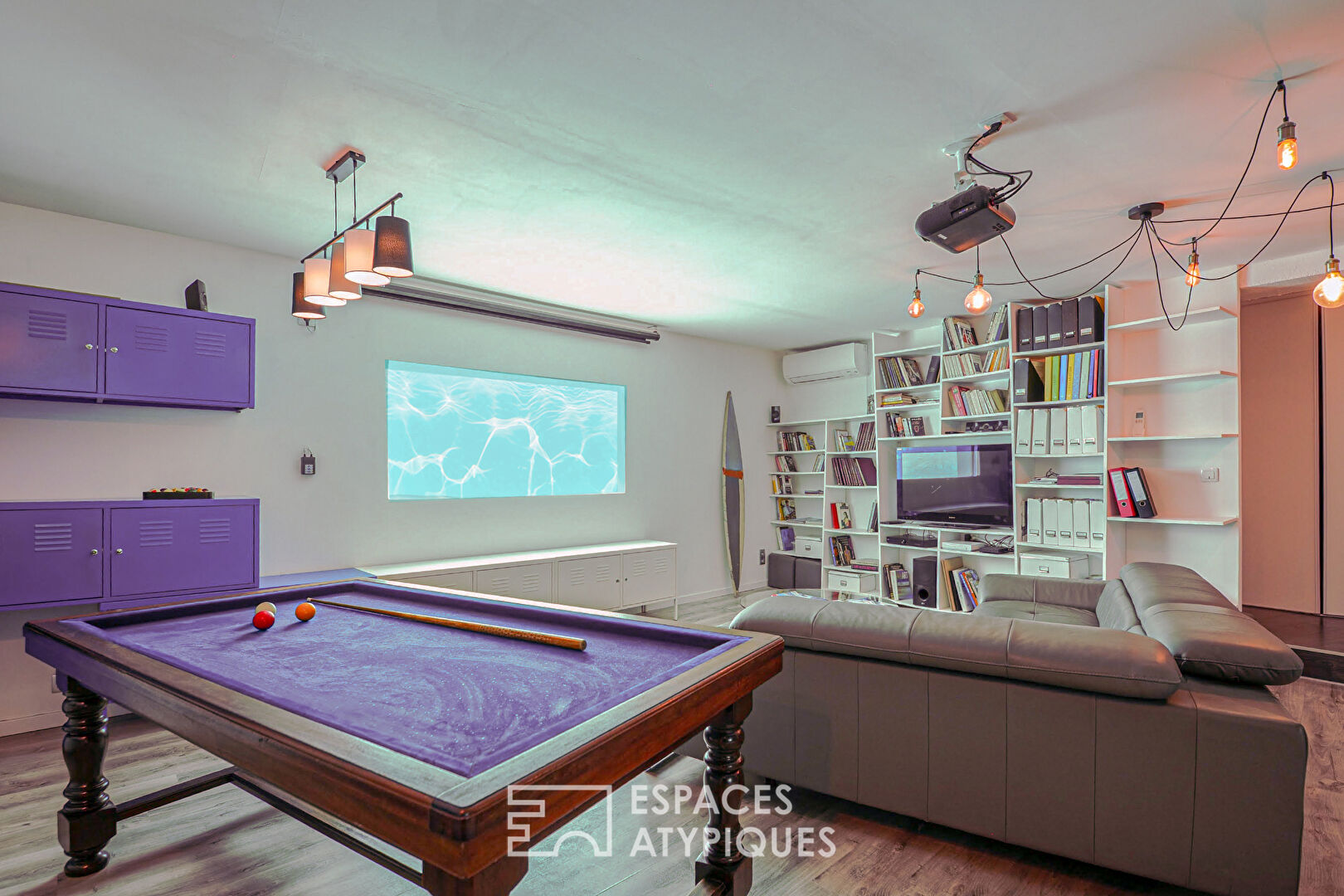 Contemporary loft with swimming pool and beach within walking distance