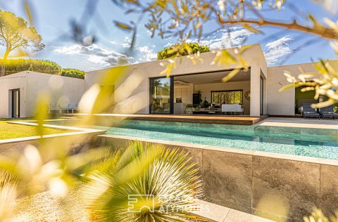 Architect-designed villa in the heart of the vineyards