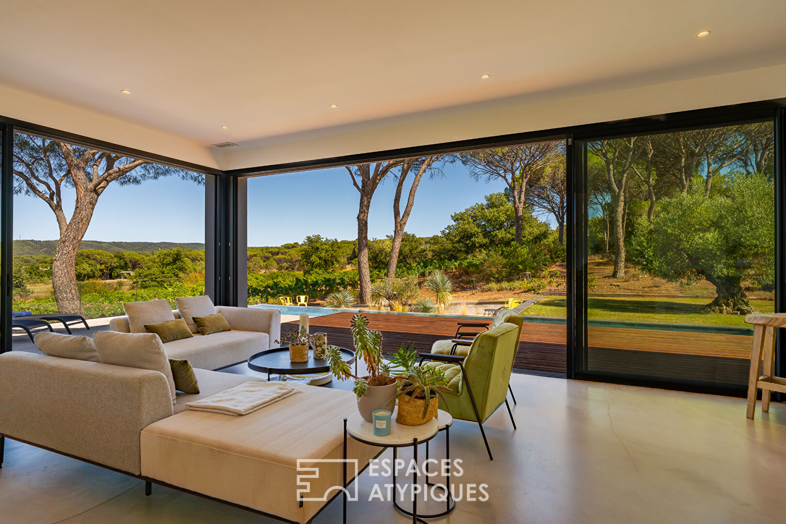 Architect-designed villa in the heart of the vineyards