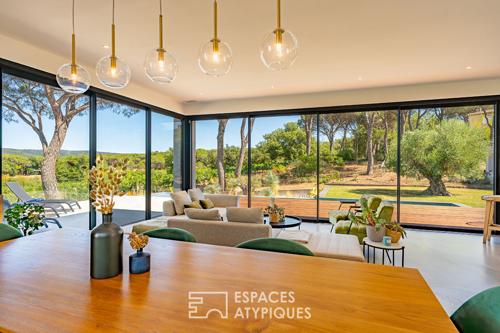 Architect-designed villa in the heart of the vineyards