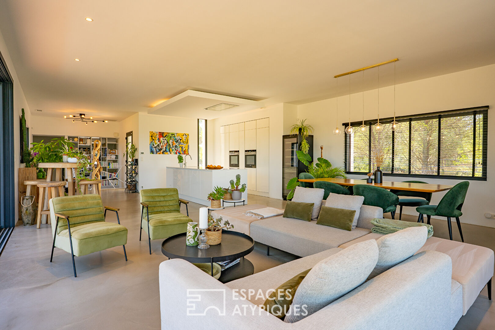 Architect-designed villa in the heart of the vineyards