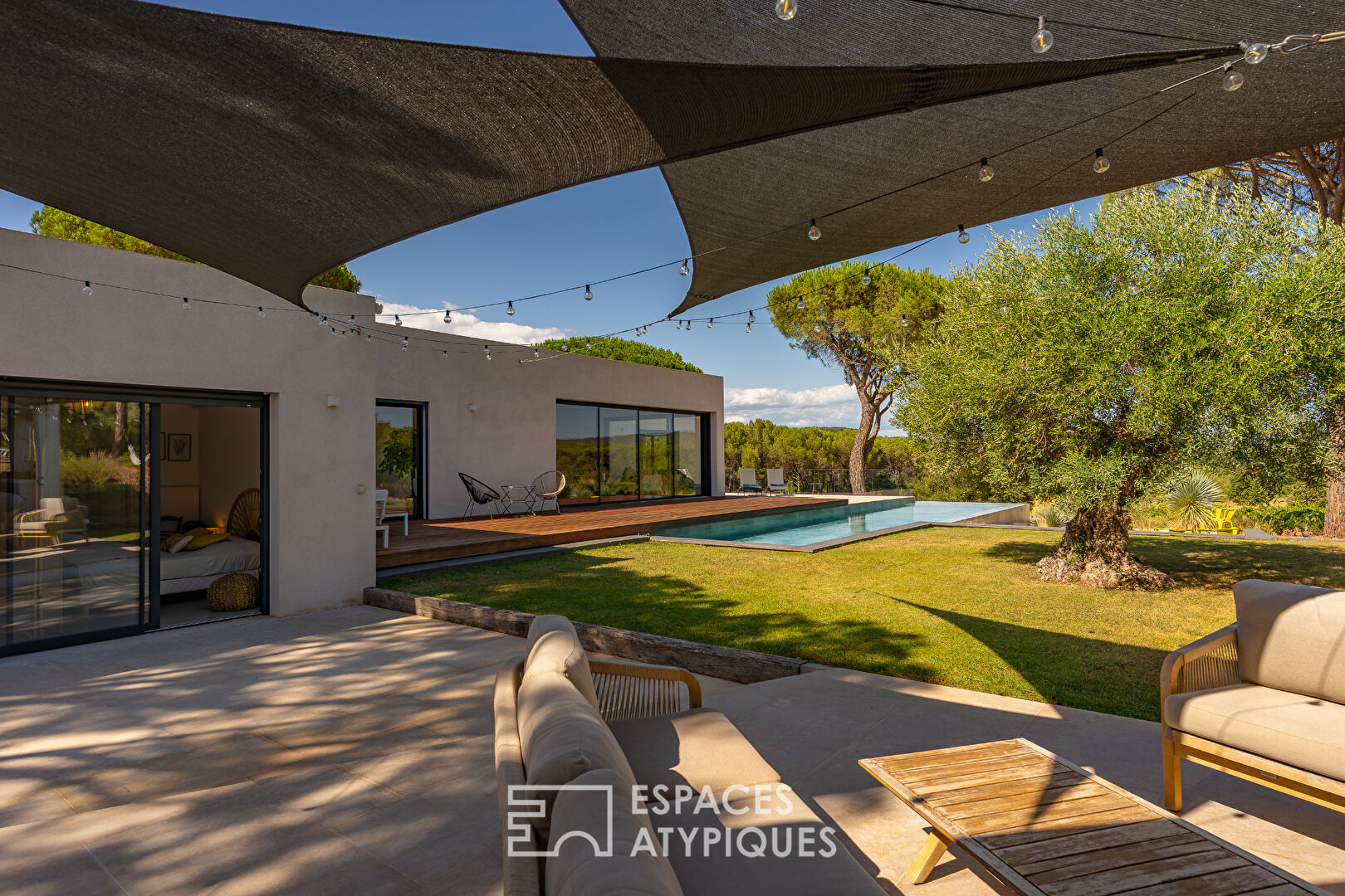 Architect-designed villa in the heart of the vineyards