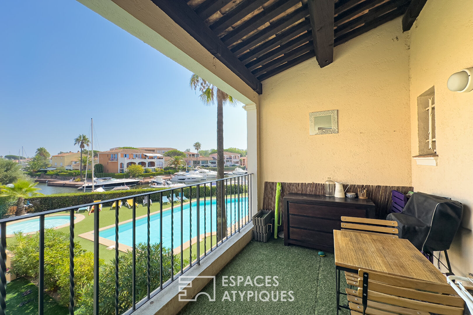 Apartment with terrace and marina view