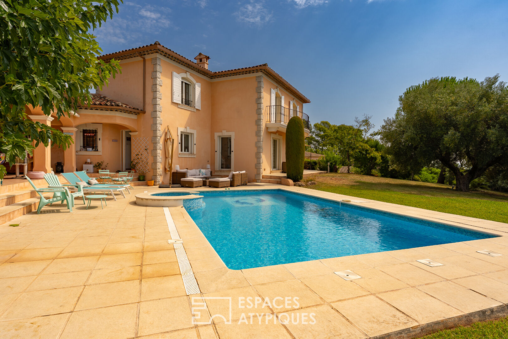 Elégante villa au charme néo-provençal