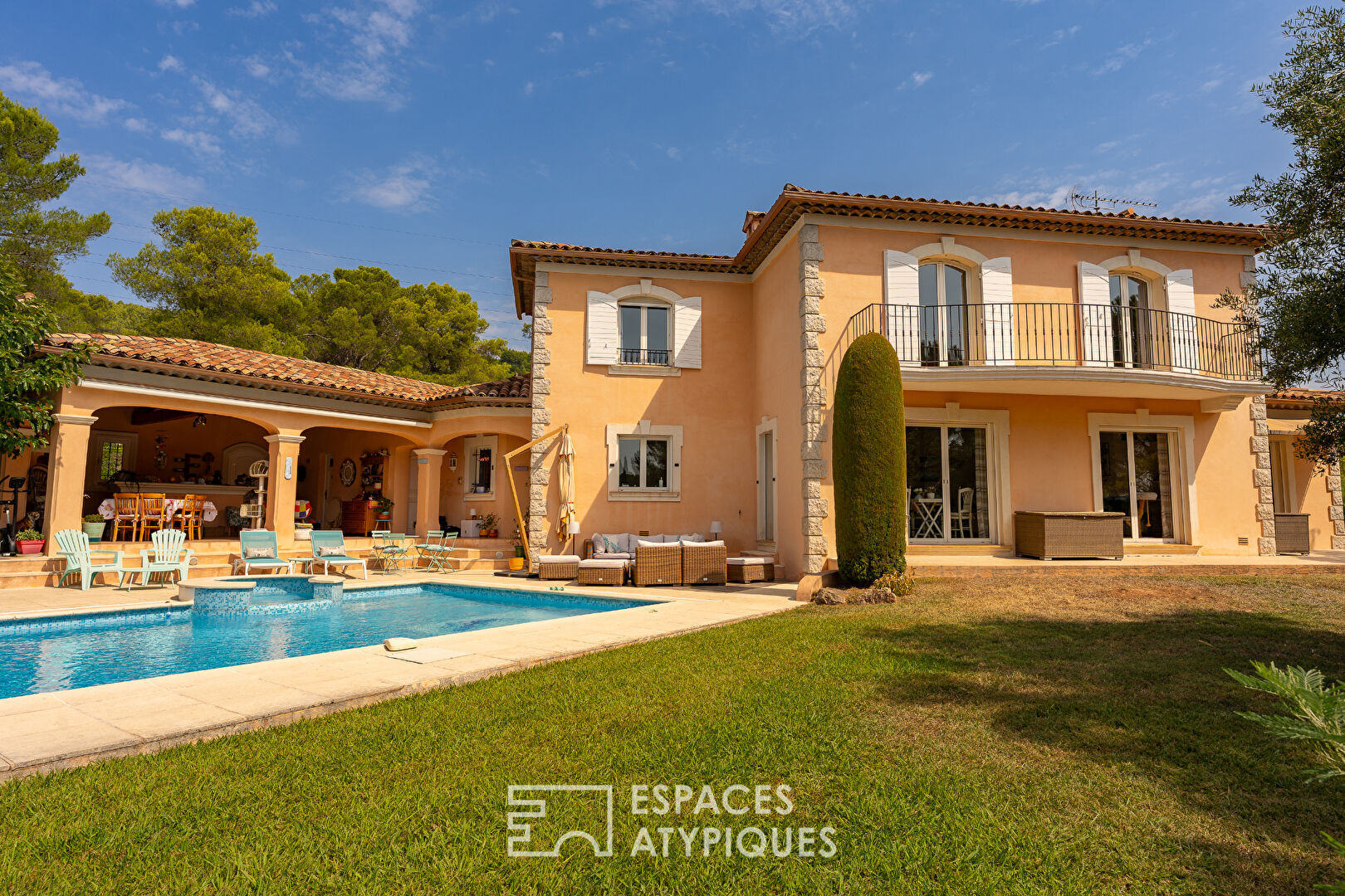 Elégante villa au charme néo-provençal