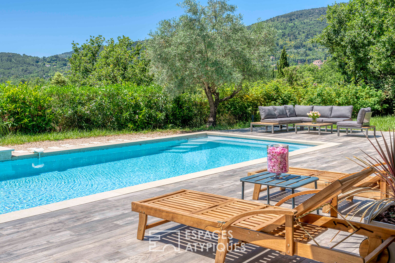 Villa contemporaine d’exception proche du golf de Terre Blanche