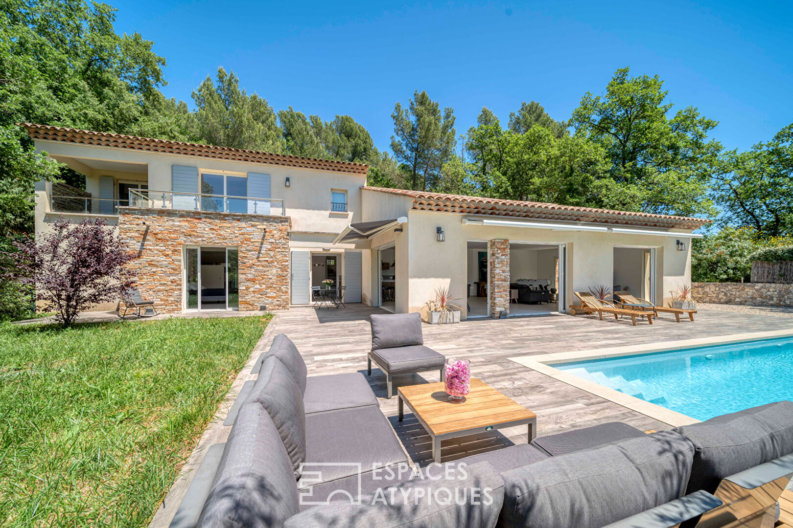 Villa contemporaine d’exception proche du golf de Terre Blanche