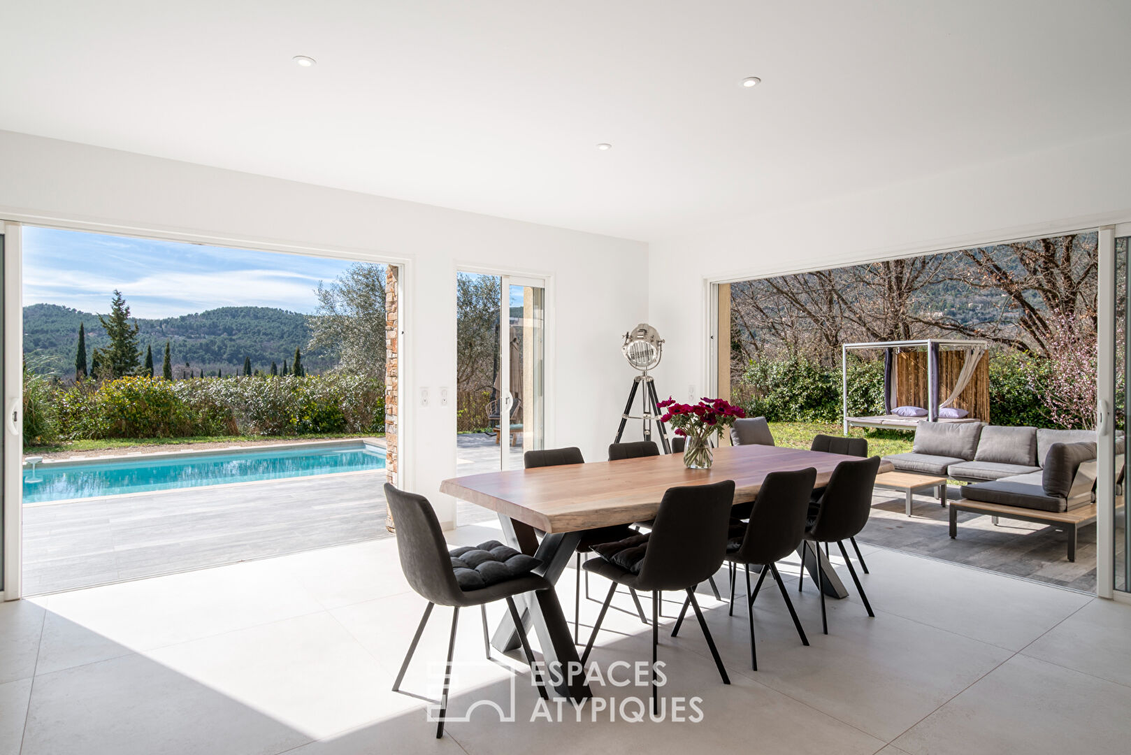 Villa contemporaine d’exception proche du golf de Terre Blanche