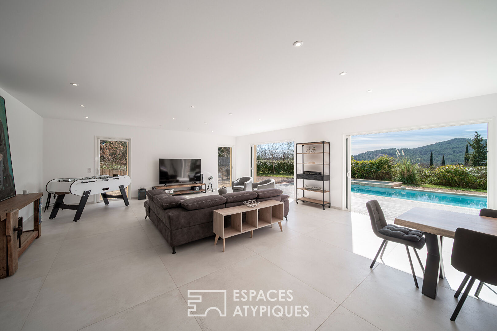 Villa contemporaine d’exception proche du golf de Terre Blanche