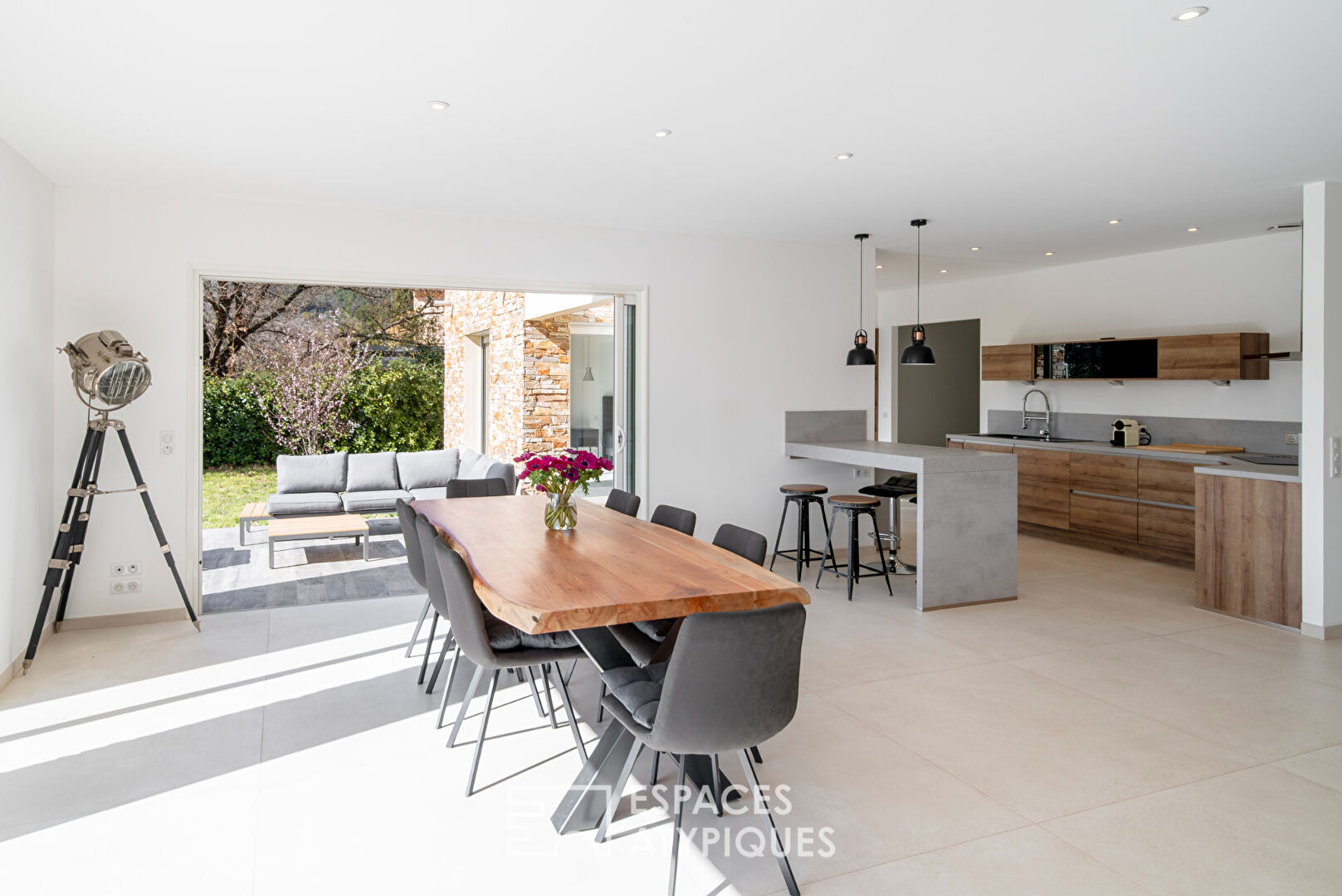 Villa contemporaine d’exception proche du golf de Terre Blanche