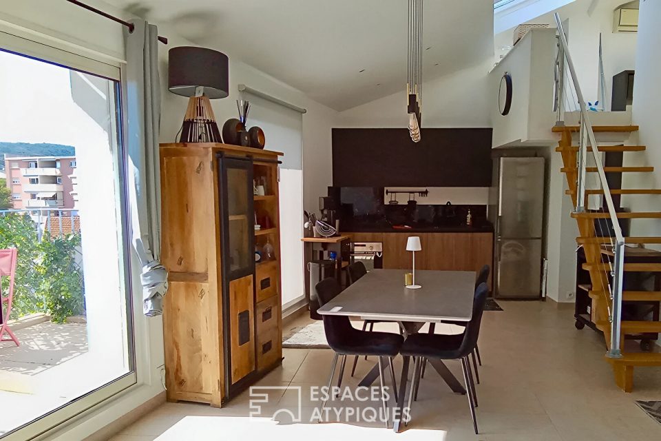 Appartement meublé avec terrasse et garage - dernier étage en centre-ville