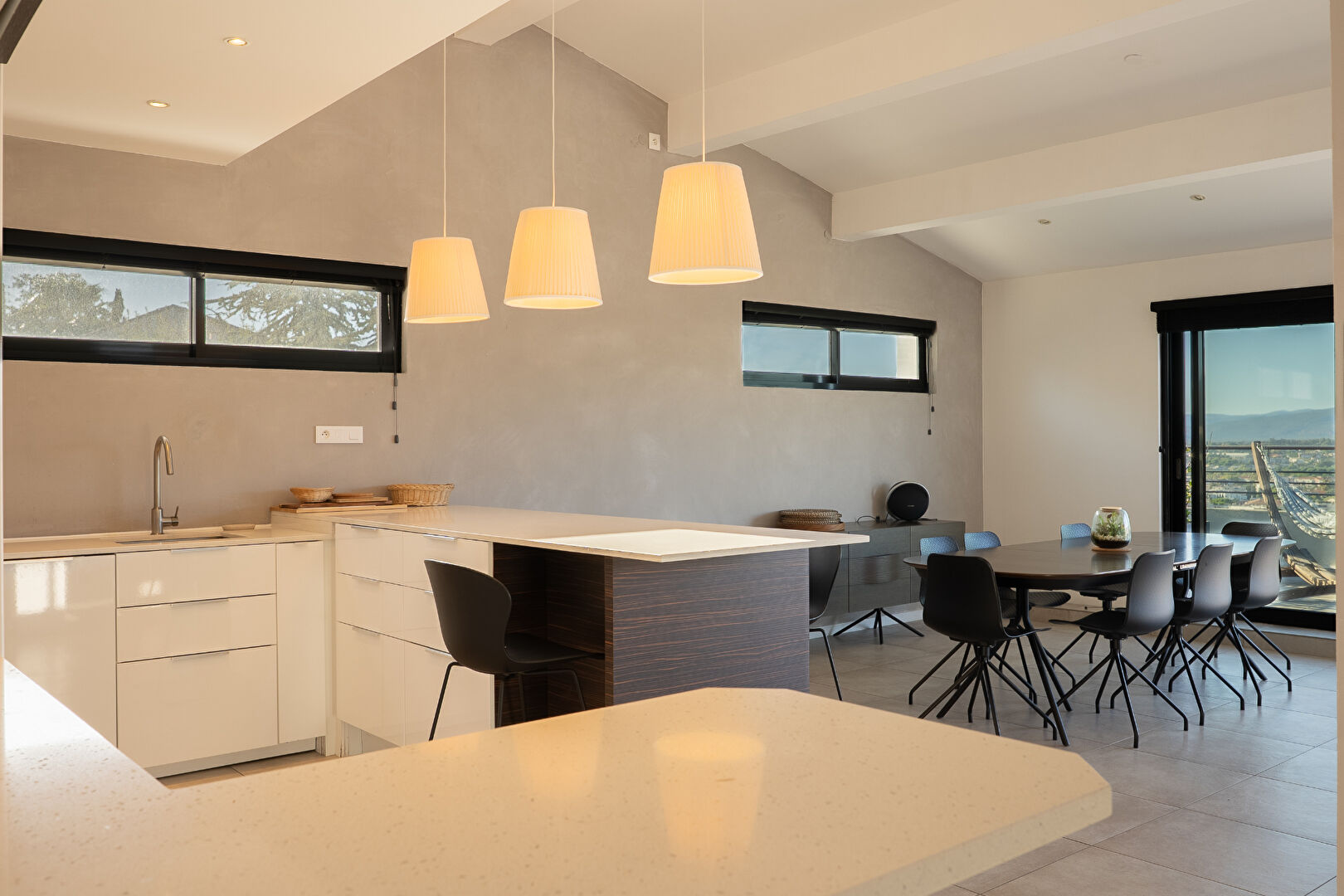 Villa contemporaine avec vue panoramique et espace bien-être