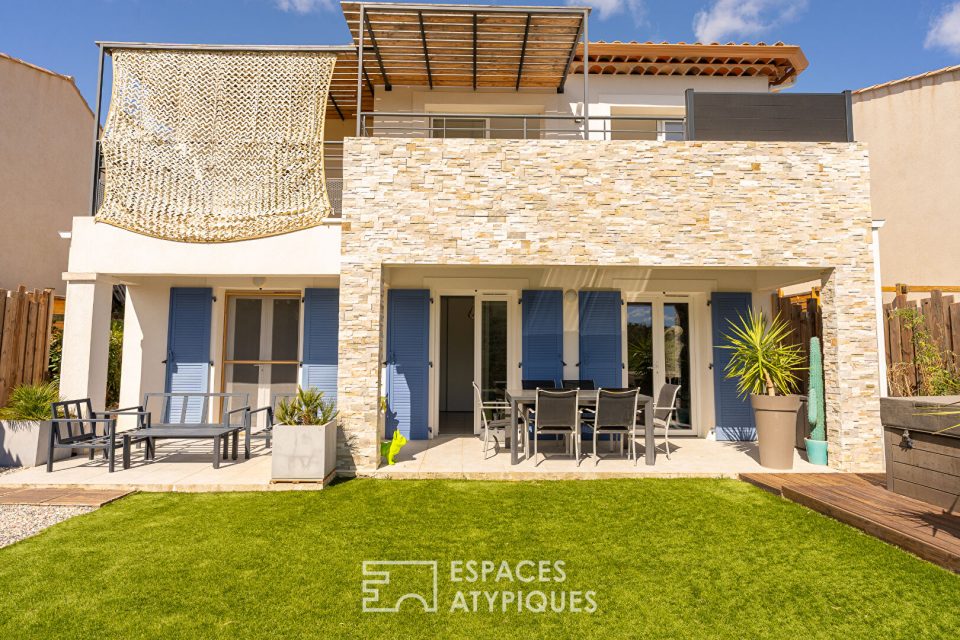 Villa récente baignée de lumière avec vue panoramique